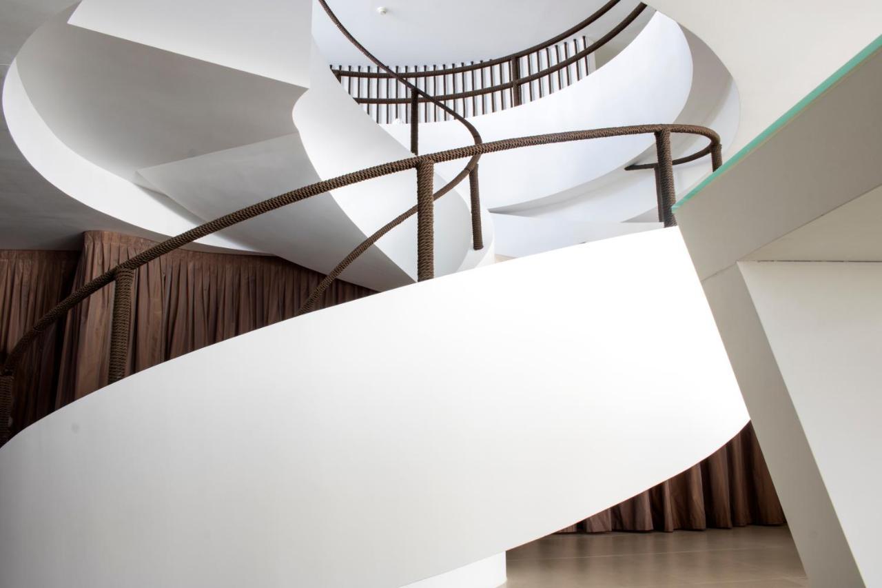 White Hotel 4*