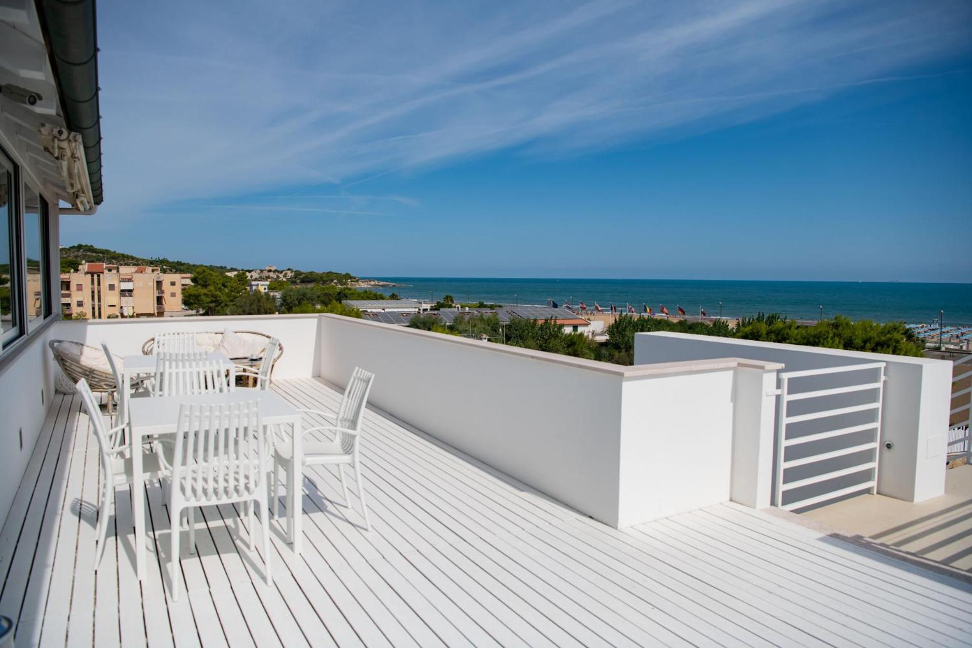 Hotel White 4*