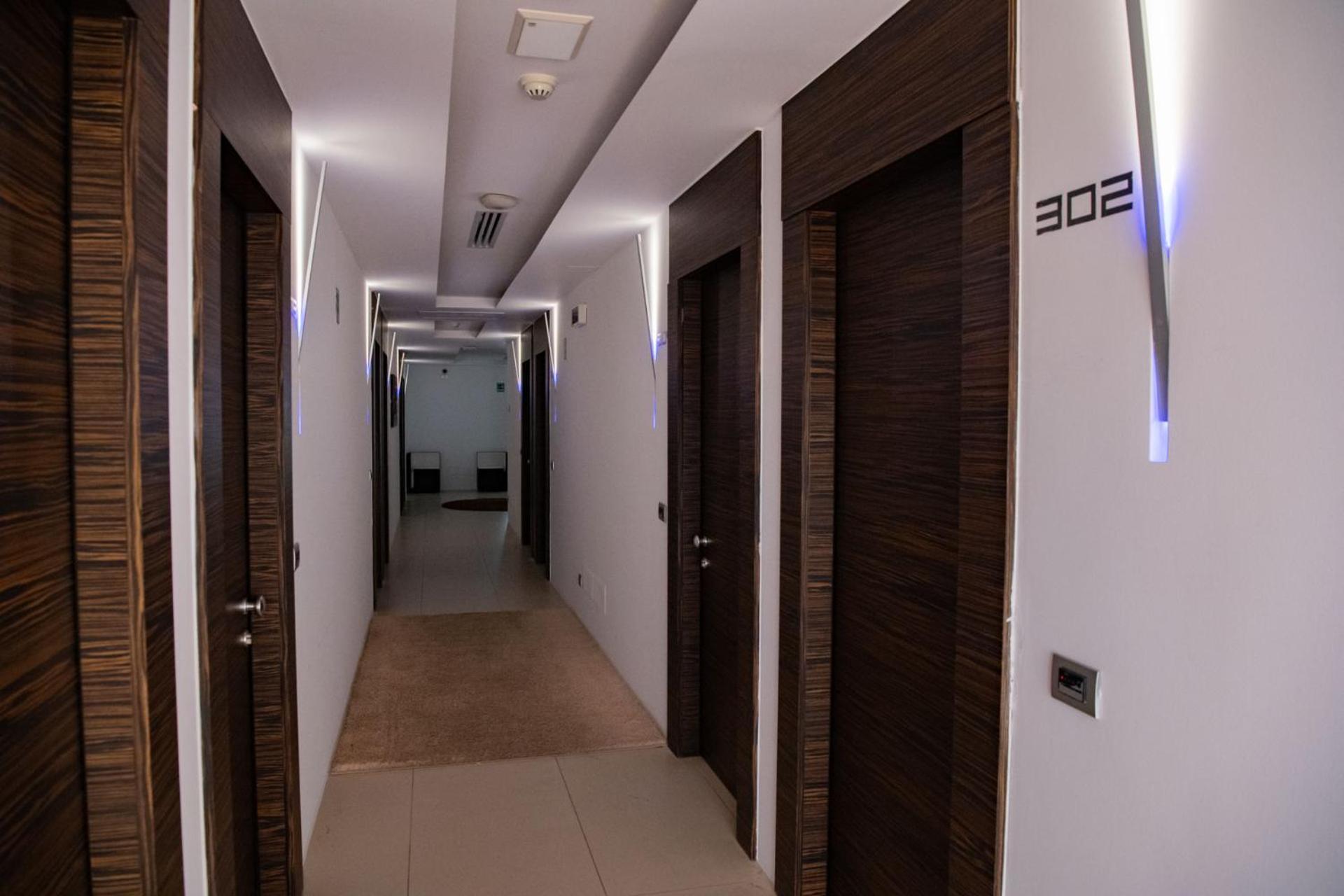 Hotel White